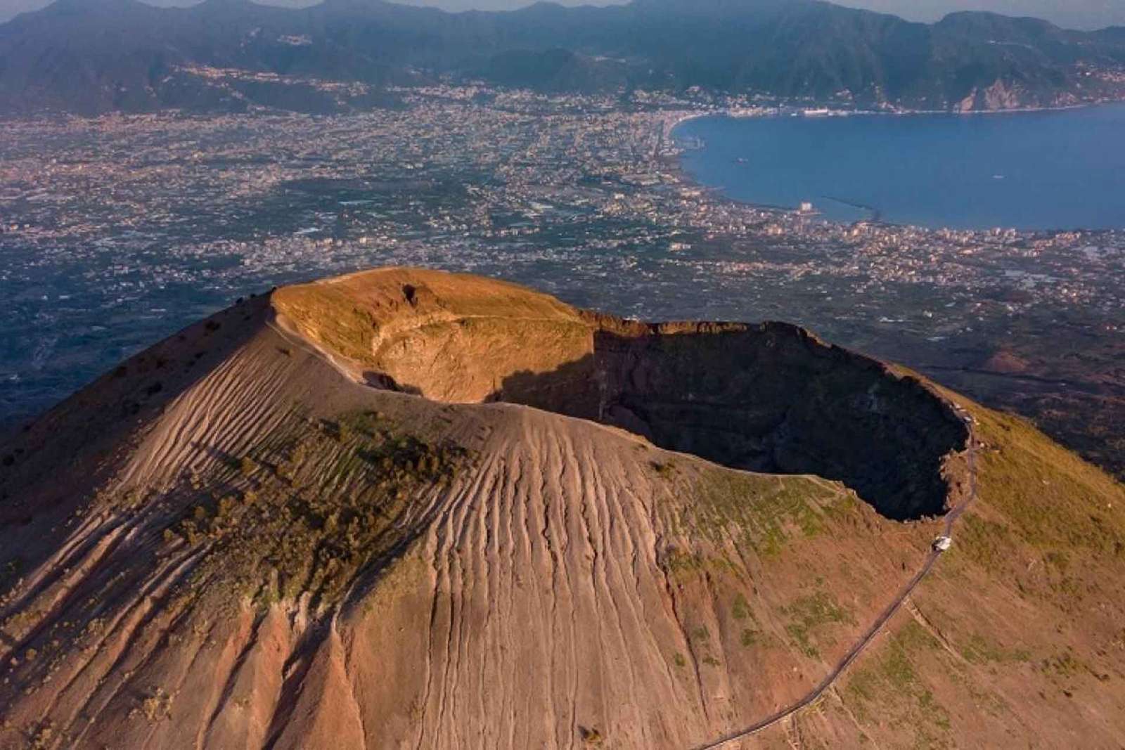 Napoli: Andata e ritorno + Biglietto d'ingresso al Parco del Vesuvio