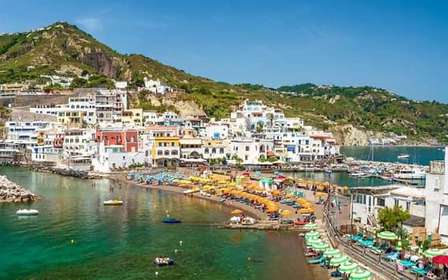 Giro dell'isola d'Ischia in barca con sosta a Sant'Angelo