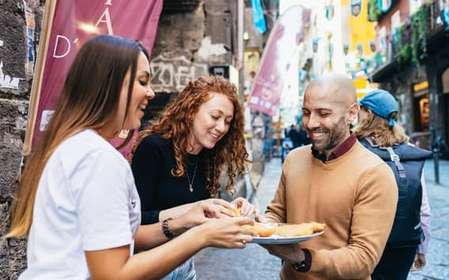 Napoli: Tour gastronomico a piedi con guida locale