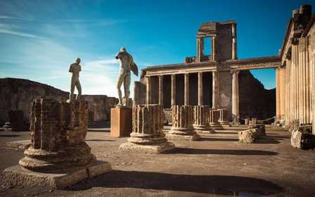 Da Napoli: Tour Guidato a piedi di Pompei con biglietto di ingresso e treno