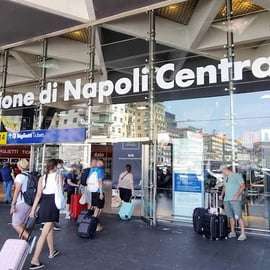 Da Sorrento: Trasferimento privato a Napoli