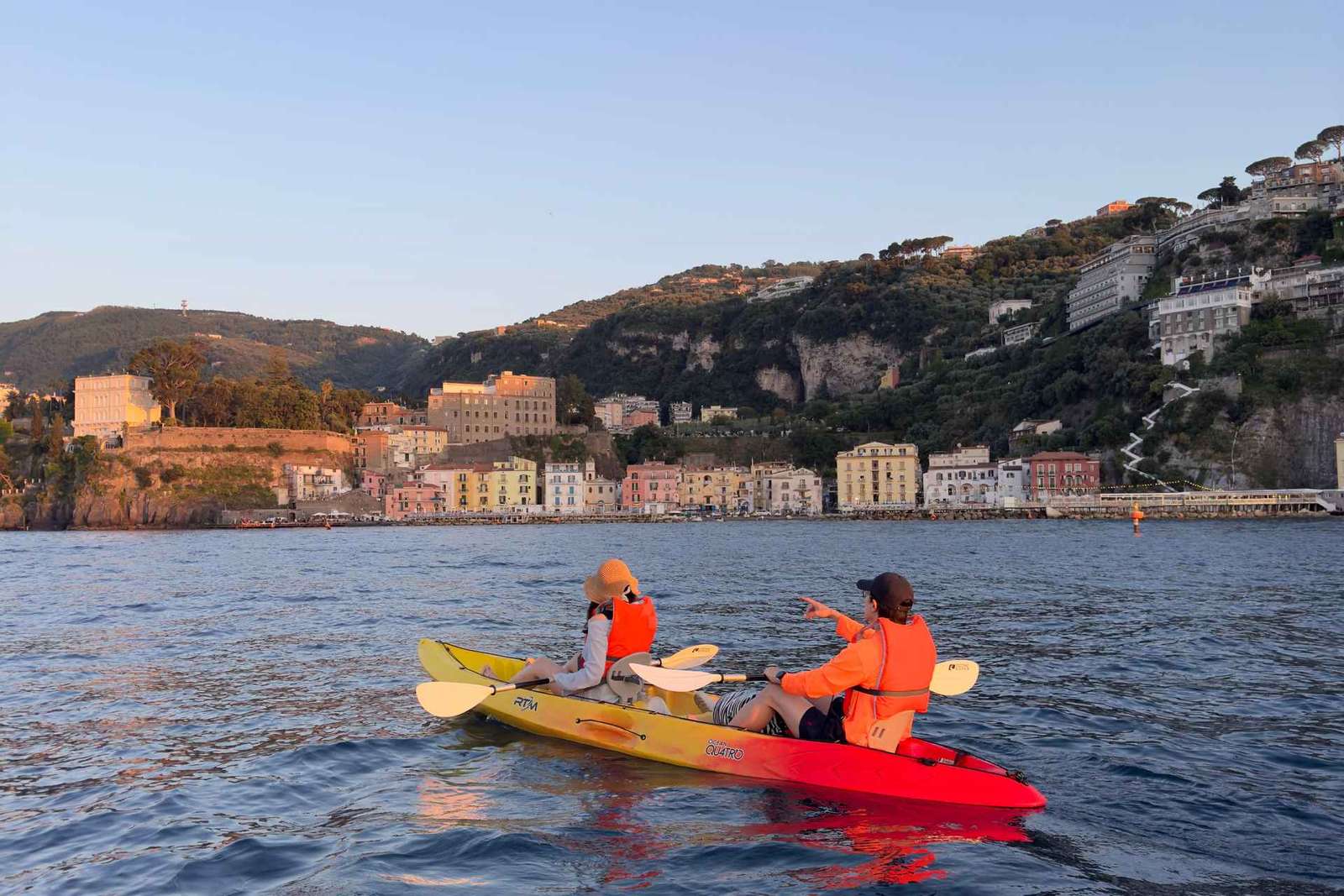 Sorrento: Tour per piccoli gruppi in kayak ai Bagni Regina Giovanna