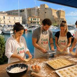 Corso di cucina a Napoli: pasta fresca e tiramisù sul mare