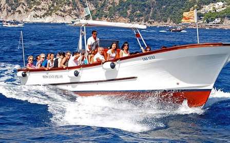 Capri: tour in barca dell'isola con sosta alla Grotta Azzurra