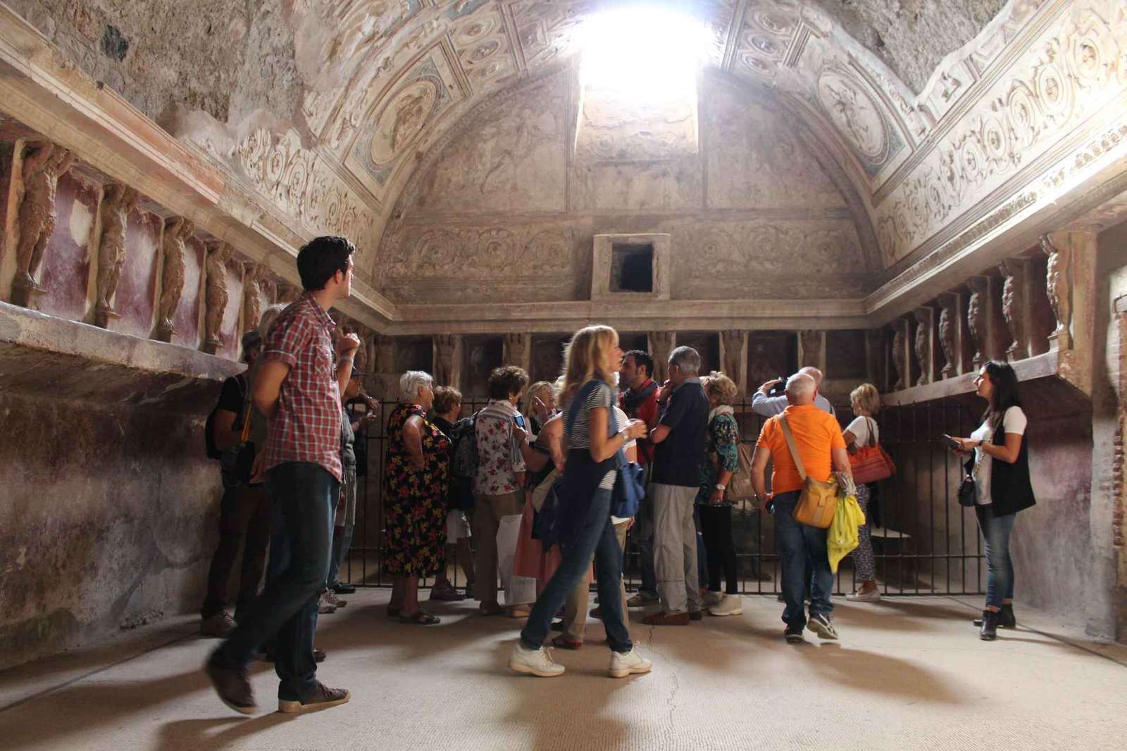 Biglietto salta fila per Pompei con guida archeologa