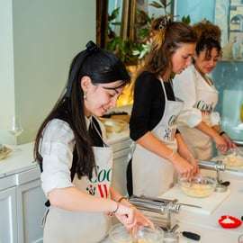 Corso di cucina a Napoli: pasta fresca e tiramisù sul mare