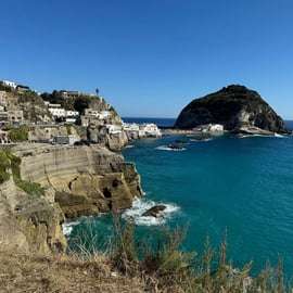 Giro dell'isola d'Ischia in barca con sosta a Sant'Angelo