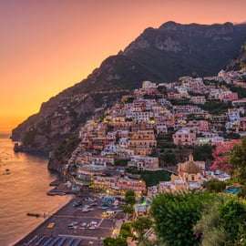 Amalfi: Crociera al tramonto con bevande in Costiera Amalfitana e Positano