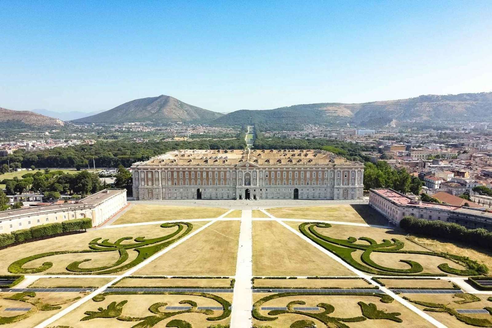 Caserta: gemme nascoste della Reggia Tour per piccoli gruppi