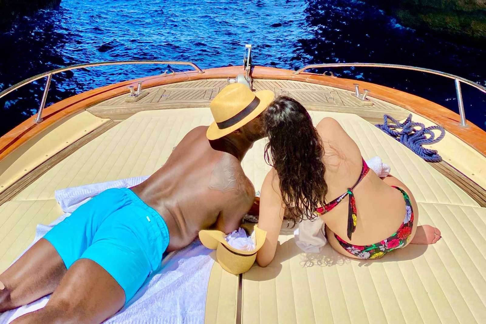 Positano: tour in barca condiviso di Capri e Grotta Azzurra con bevande