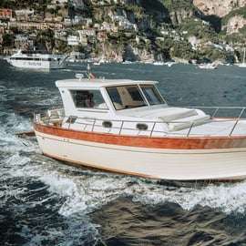 Crociera al tramonto a Positano con aperitivo su gozzo