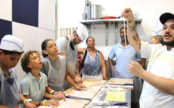 Napoli: Corso di preparazione della pasta con antipasto e bevanda