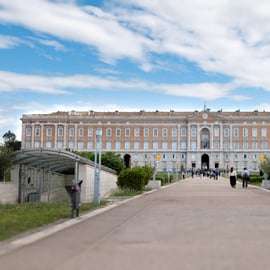 Caserta: Biglietto per la Reggia e treno o opzione audioguida