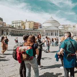 Napoli: Palazzo Reale e Quartieri Spagnoli Tour per piccoli gruppi