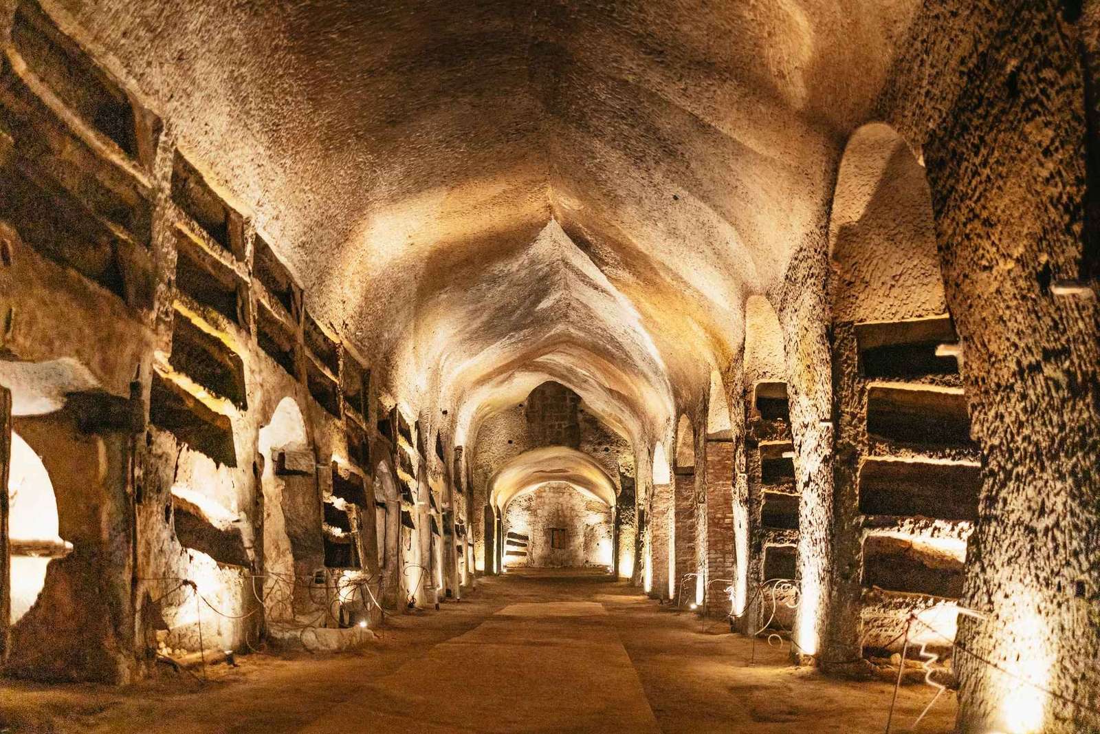 Catacombe di San Gennaro: tour guidato con pass San Gaudioso
