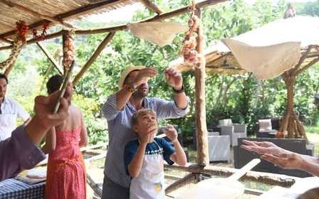Sorrento: Lezione di pizza, vino e limoncello in una fattoria locale