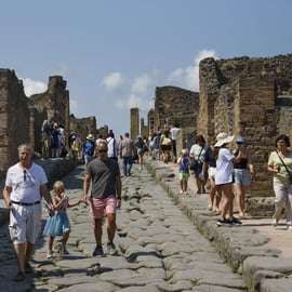 Visita guidata di Pompei da Napoli: Foro e Lupanare