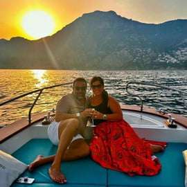 Amalfi: Crociera al tramonto con bevande in Costiera Amalfitana e Positano