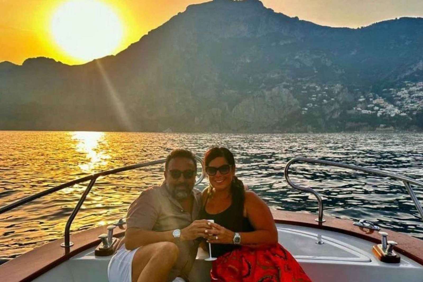 Amalfi: Crociera al tramonto con bevande in Costiera Amalfitana e Positano