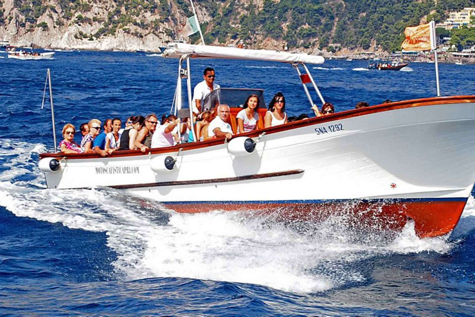 Capri: tour in barca dell'isola con sosta alla Grotta Azzurra