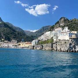 Costiera Amalfitana dal mare: escursione da Napoli