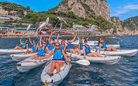 Capri: Tour delle grotte e delle spiagge in kayak