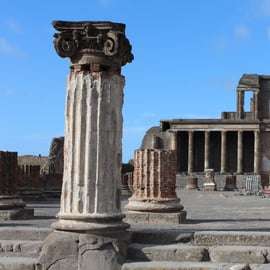 Biglietto salta fila per Pompei con guida archeologa
