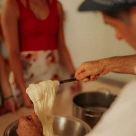 Amalfi: Corso di cucina con pasta, mozzarella e tiramisù