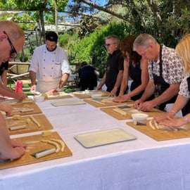 Corso di cucina a Positano con mozzarella e vista su Li Galli