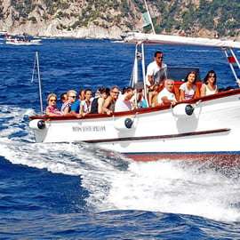 Capri: tour in barca dell'isola con sosta alla Grotta Azzurra