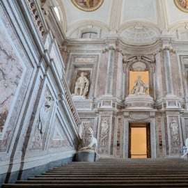 Caserta: Biglietto per la Reggia e treno o opzione audioguida
