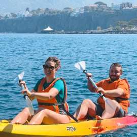 Sorrento: Tour per piccoli gruppi in kayak ai Bagni Regina Giovanna