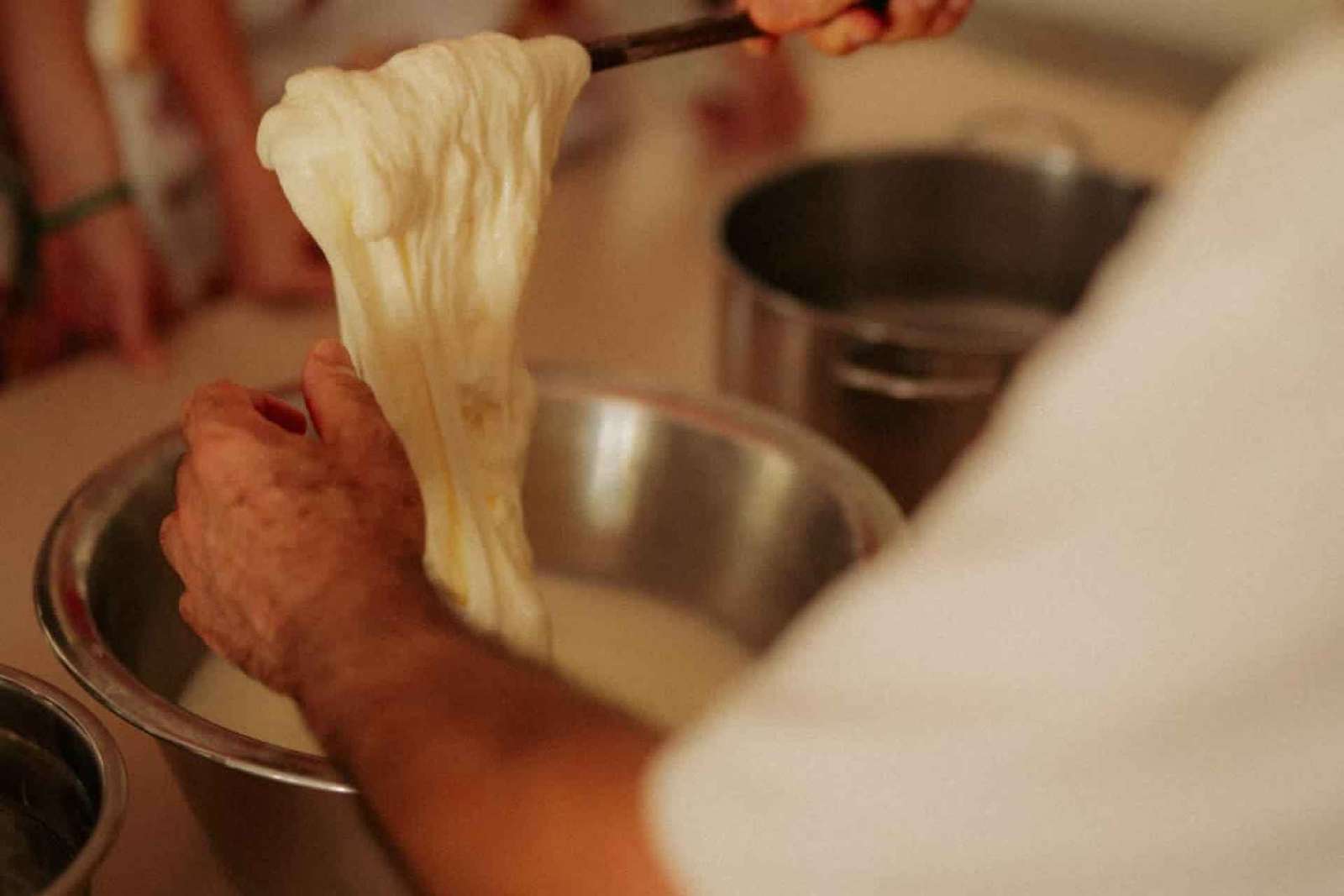 Amalfi: Corso di cucina con pasta, mozzarella e tiramisù