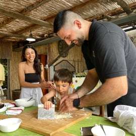 Corso di cucina a Positano con mozzarella e vista su Li Galli