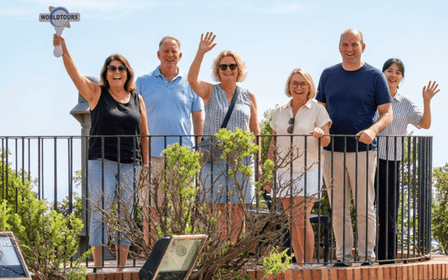Da Napoli: Tour guidato di Capri con biglietti del traghetto e minibus