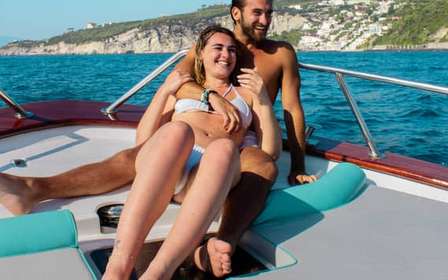 Da Positano: escursione di una giornata intera in barca sulla costa sorrentina e a Capri