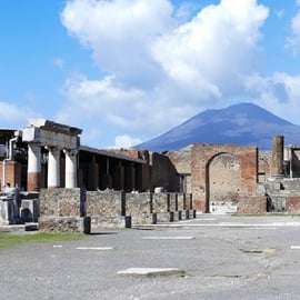Da Sorrento: Tour di un giorno alle rovine di Pompei e al Vesuvio