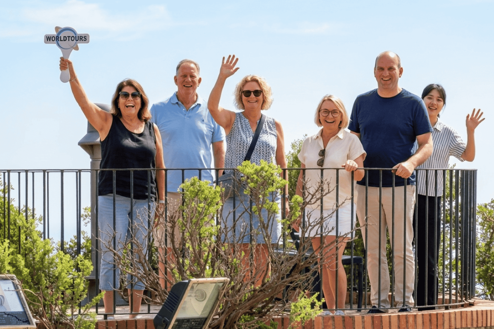 Da Napoli: Tour guidato di Capri con biglietti del traghetto e minibus