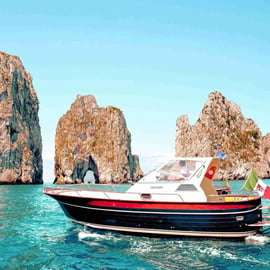 Positano: tour in barca condiviso di Capri e Grotta Azzurra con bevande